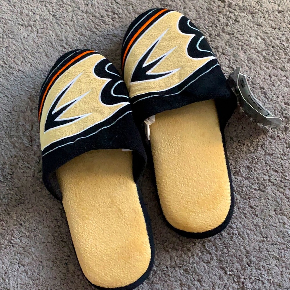 New Anaheim Ducks Men’s Slippers Large